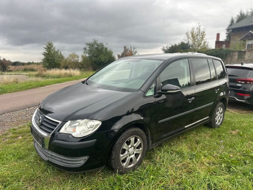 VW Touran 238.000 km 2.589 € Velten 16727