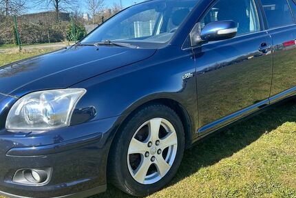 Toyota Avensis 235.229 km 2.000 &euro; Rostock 18147