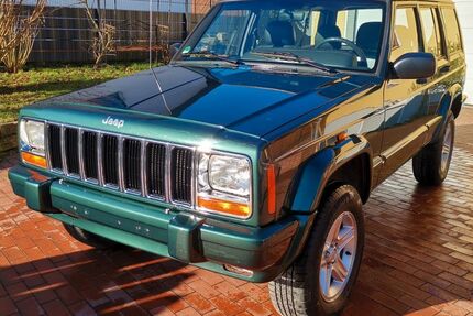 Jeep Cherokee 166.000 km 10.900 &euro; Much 53804