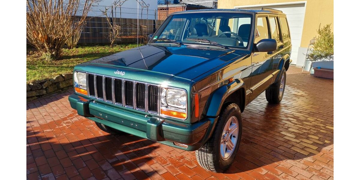 Jeep Cherokee 166.000 km 10.900 &euro; Much 53804