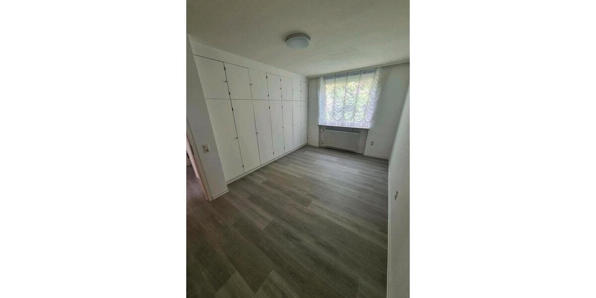 Erdgeschoßwohnung Höchberg - 5.5 Zimmer, 175 m&sup2;, 1.850&euro; | Angebot:26236110
