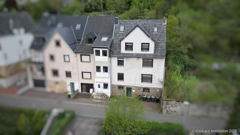 Haus zum Kaufen in Bad Münstereifel 318.000 € 496.41 m²