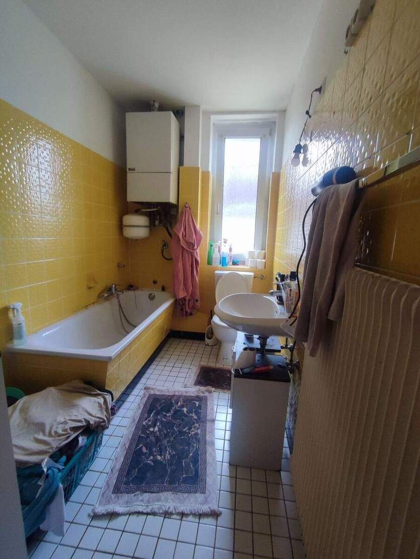 5-Zimmerwohnung, vermietet, renovierungsbedürftig 5 zimmer