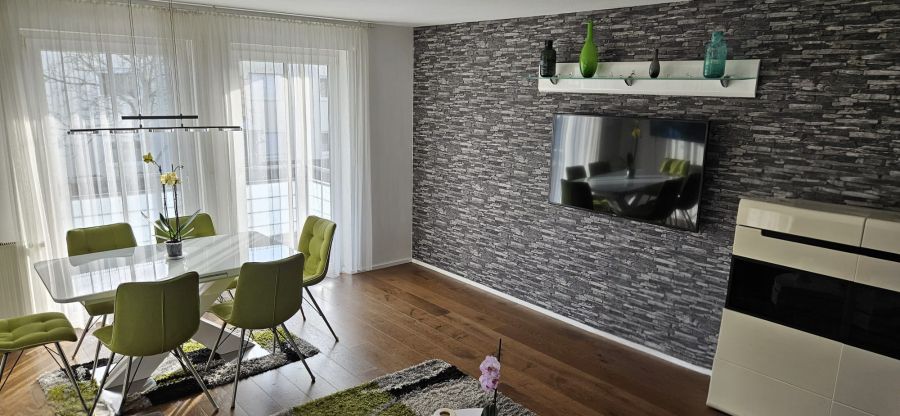 Provisionsfrei* (Von Privat) Charmante 4-Zimmer Wohnung mit Balkon sowie Außenstellplatz in Kirchheim bei München - Etagenwohnung Kirchheim bei München | Angebot:24356453