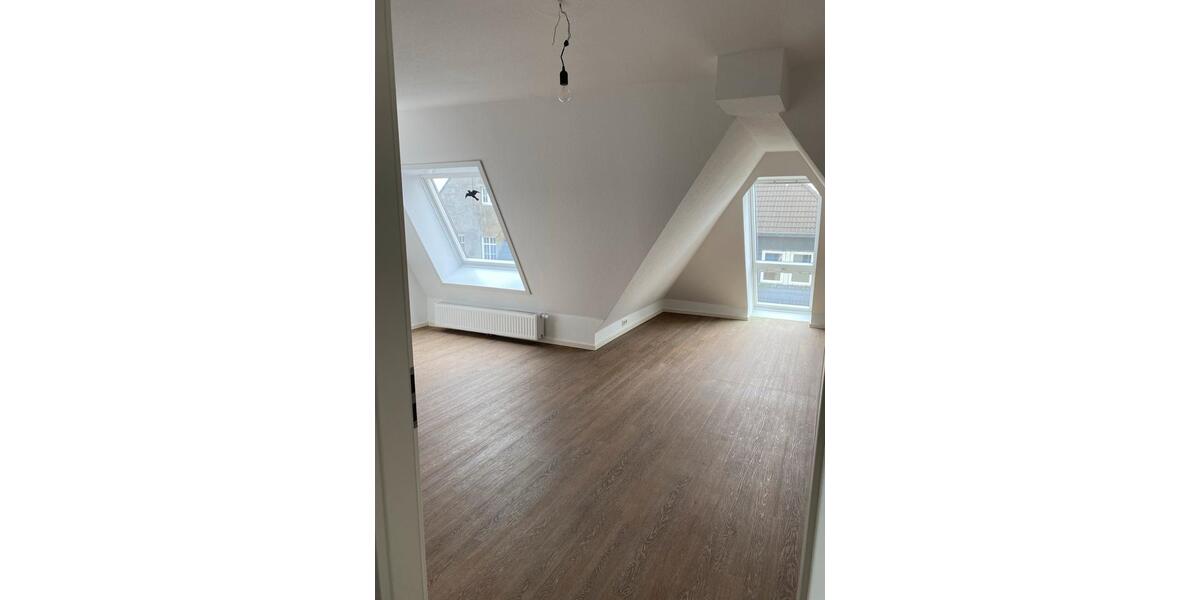 Dachgeschoßwohnung Wilhelmshaven - 2 Zimmer, 71 m&sup2;, 720&euro; | Angebot:26050968