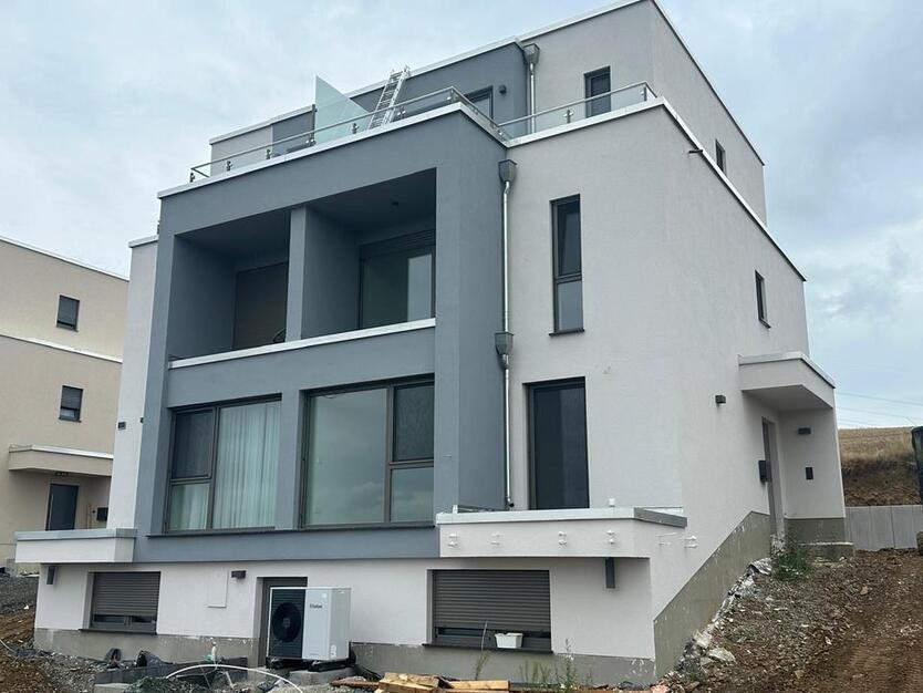 Moderne Doppelhaushälfte mit vielen Extras - Toplage !