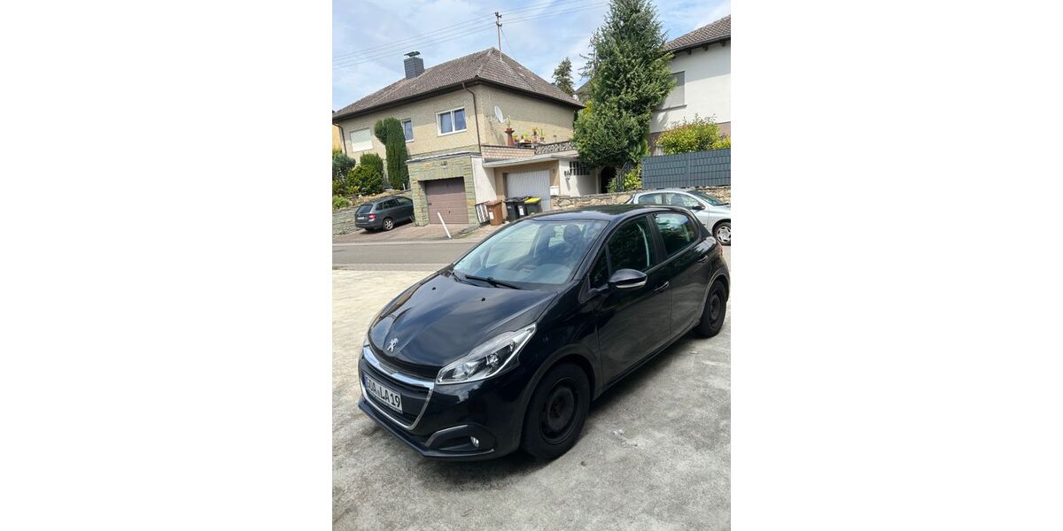 Peugeot 208 110.387 km 4.900 &euro; Gau-Algesheim 55435