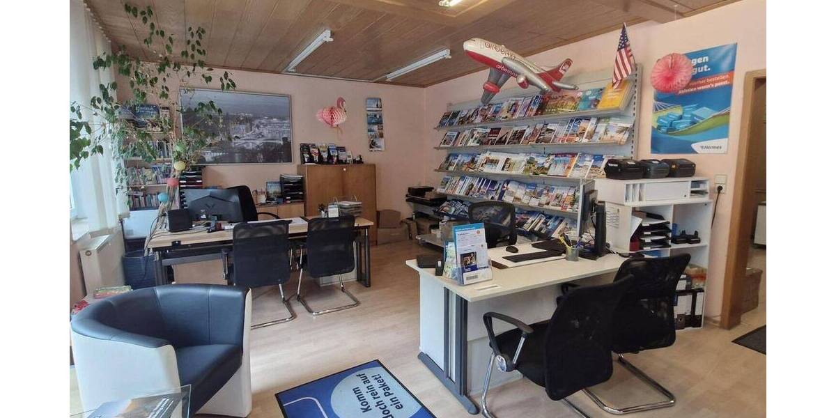 Zentral gelegenes Wohn- und Geschäftshaus mit Stellplätzen! 7 zimmer