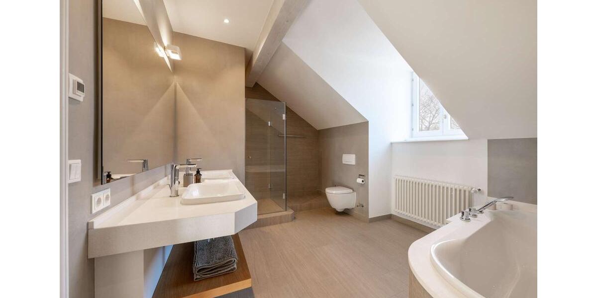 Villa München Nymphenburg - 9 Zimmer, 389 m&sup2;, 9.300&euro; | Angebot:25255917