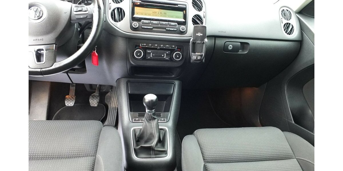 VW Tiguan TEAM orig.ATM ca 52 tkm XENON AHK PARKPILOT 112.432 km 10.398 &euro; Köln 50858