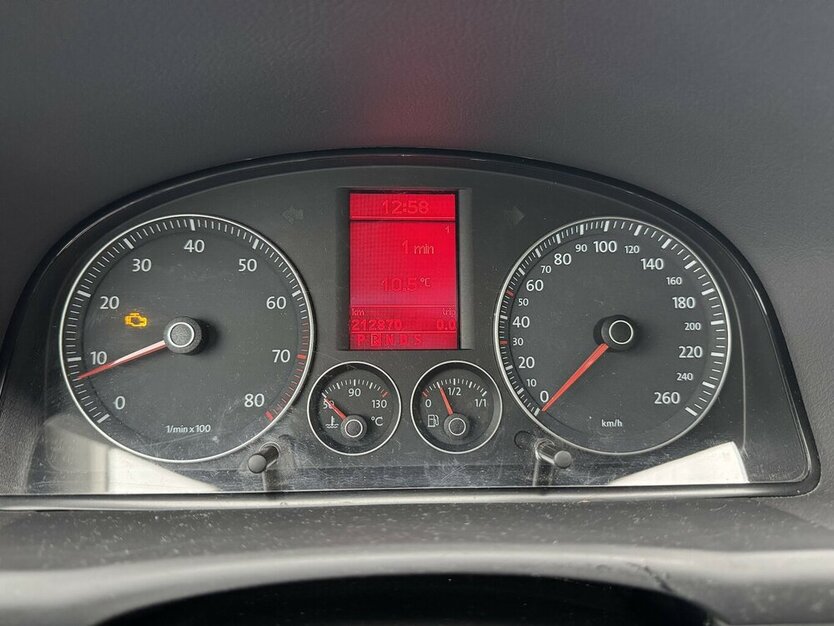 VW Touran 1.6 FSI Highline 7 Sitze SR+WR eGSD DSG ? 213.000 km 1.300 € Erftstadt 50374