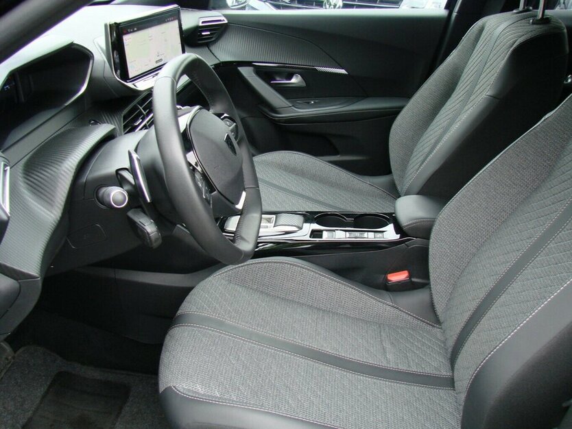 Peugeot 2008 1.2 Allure ACC MirrorLink Kamera LED 16.743 km 20.980 € Falkensee 14612