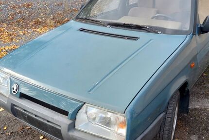 Skoda Favorit 142.209 km 2.500 &euro; Augustusburg 09573