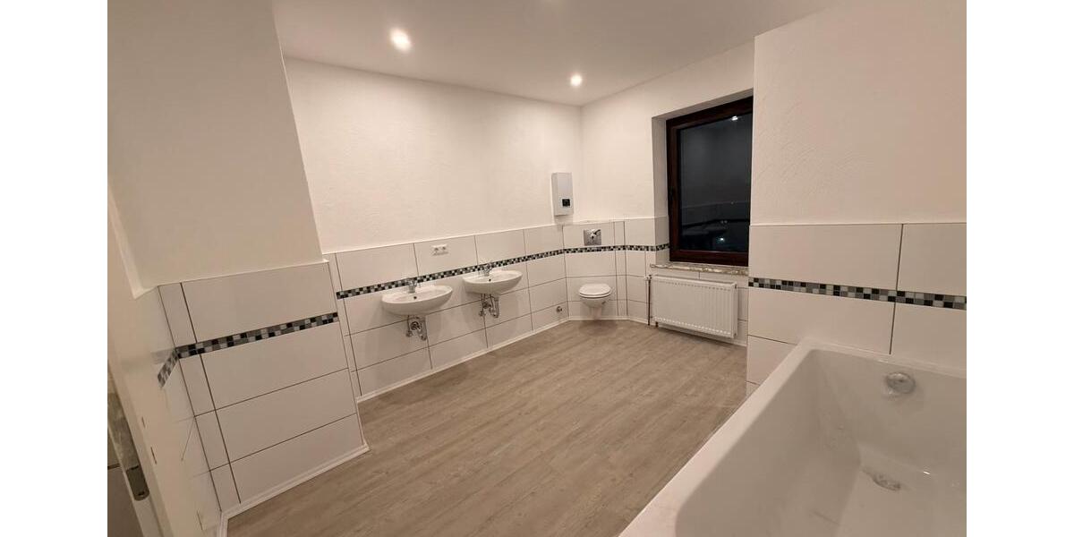 Dachgeschoßwohnung Herne Wanne-Bickern - 6 Zimmer, 130 m&sup2;, 1.400&euro; | Angebot:24935017