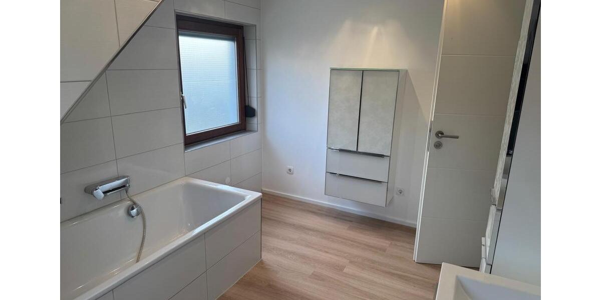 Dachgeschoßwohnung Esslingen am Neckar Oberesslingen - 2.5 Zimmer, 75 m&sup2;, 1.000&euro; | Angebot:25299886