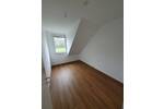 Moderne helle 3-Zimmer-Dachgeschoßwohnung mit Balkon, Garage und Einbauküche