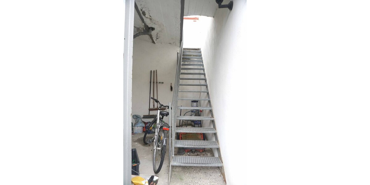 ~~ VERMIETETE ETAGENWOHNUNG IN ZWEITER BAUREIHE IN ZENTRALER LAGE ~~ 3 zimmer