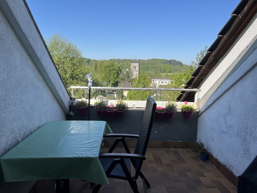 Moderne Dachgeschoßwohnung in ruhiger Lage