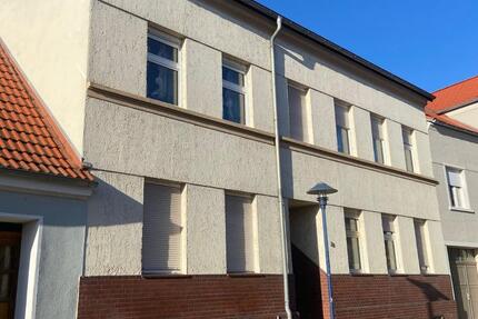Haus Dessau-Roßlau Brambach - 10 Zimmer, 221 m&sup2;, 197.000&euro; | Angebot:27091655