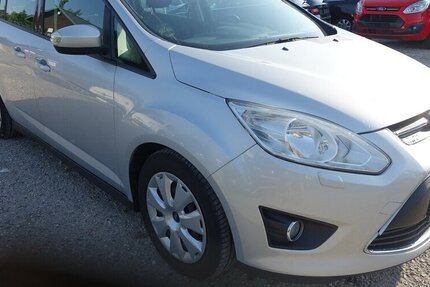 Ford Grand C-Max Trend 8-fach bereift AHK schwenkb. Tem
