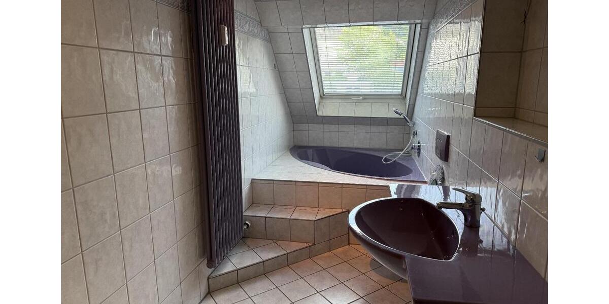 Maisonettenwohnung Wilnsdorf - 7 Zimmer, 165 m&sup2;, 200.000&euro; | Angebot:26815407