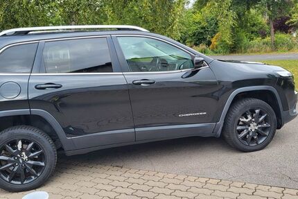 Jeep Cherokee 118.000 km 15.000 € Hofheim 97461