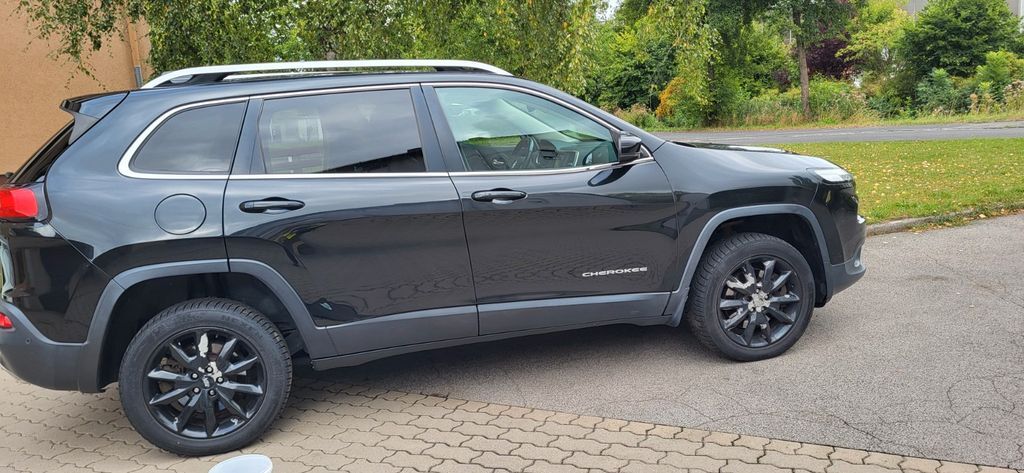 Jeep Cherokee 118.000 km 15.000 € Hofheim 97461