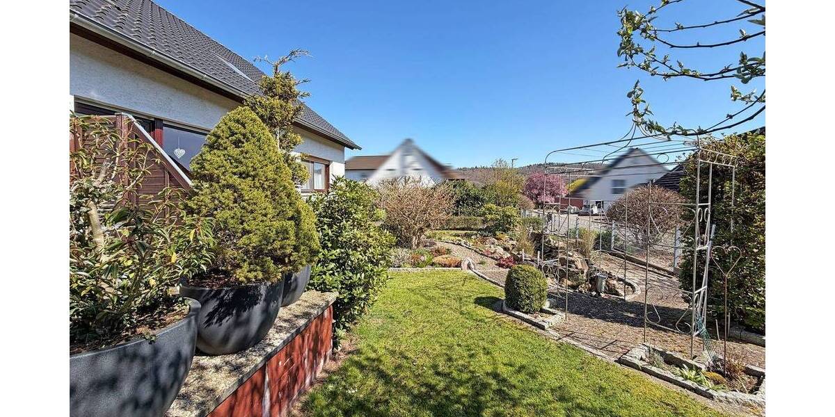 Einfamilienhaus Emmerthal Groß Berkel - 9 Zimmer, 192 m&sup2;, 300.000&euro; | Angebot:26176304