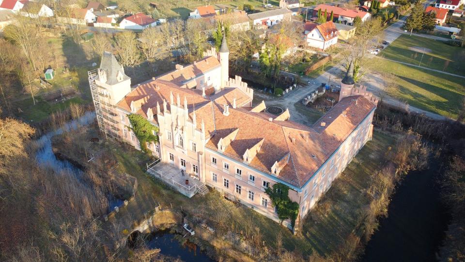 Prächtiges Schloss mit riesigen Schlosspark - SCHLOSS GUSOW 48 zimmer