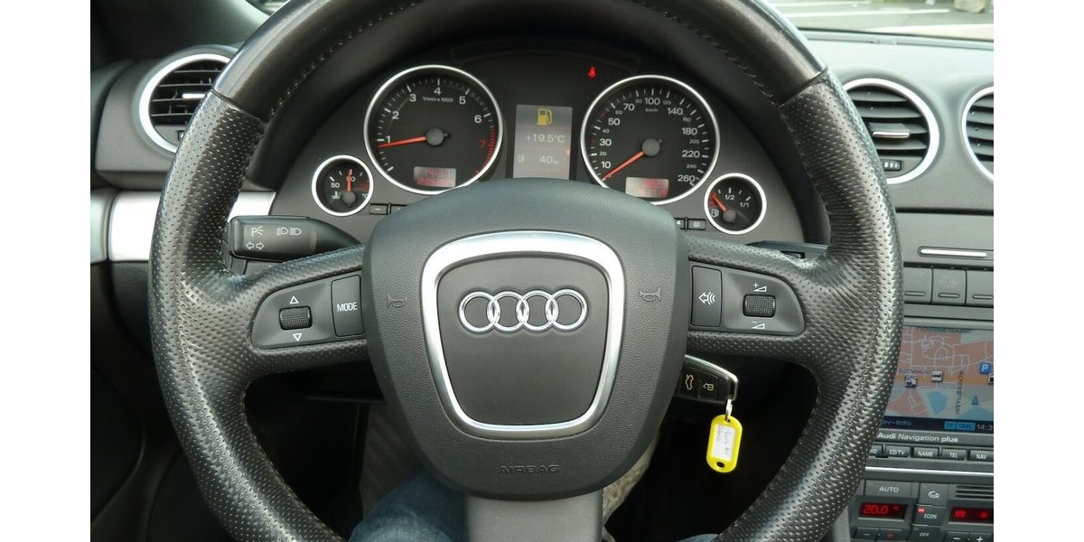 Audi A4 Cabrio 1.8 T Leder E-dach Navi kl. Mängel 161.000 km 4.900 &euro; Ratingen 40885