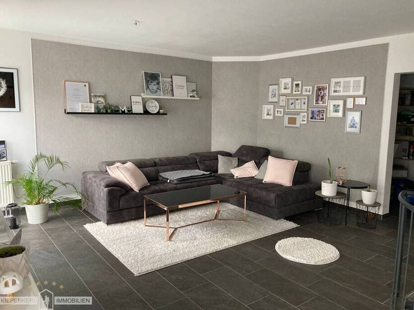 2-Zimmer-Wohnung mit 2 Bädern, Terrasse, Kfz-Stellplatz