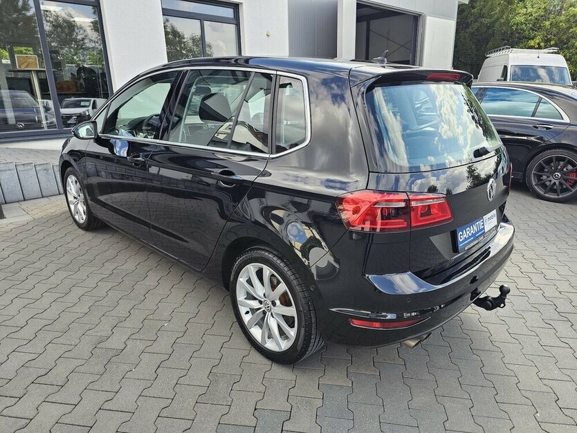 VW Golf Sportsvan 1.4 TSI Highline LEDER NAVI AHK 105.050 km 14.490 € Löhne 32584