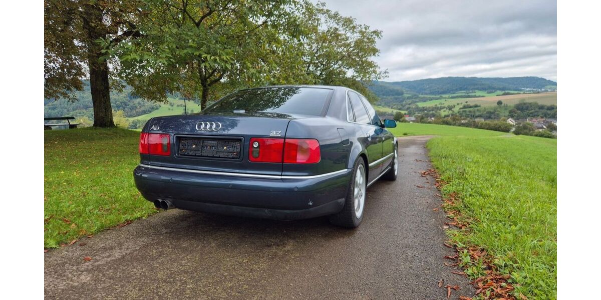 Audi A8 280.000 km 6.500 &euro; PEFFINGEN 54668