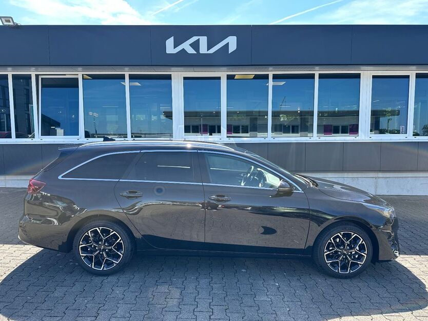 Kia ceed Sportswagon 5.100 km 32.490 € Paderborn 33100