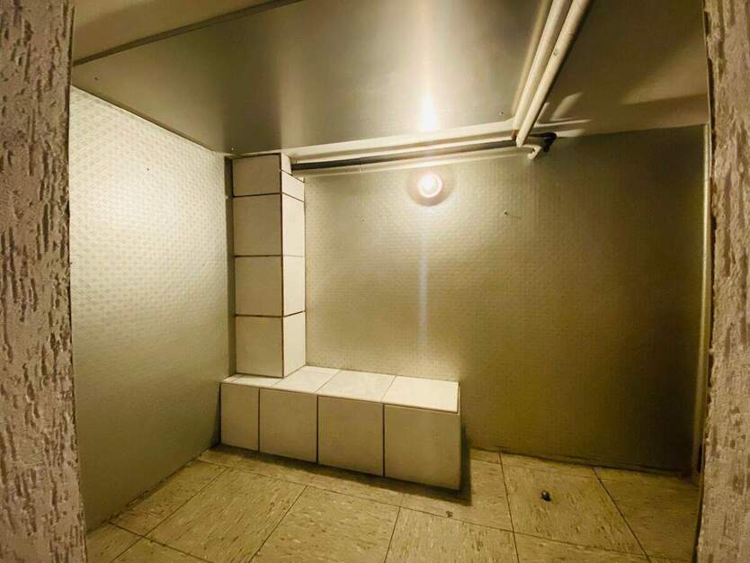 Vielseitige Gewerbefläche mit PKW-Stellplätzen 3 zimmer
