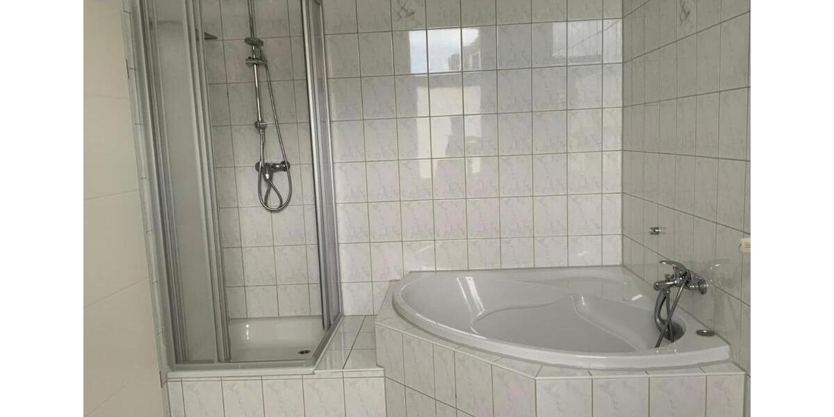 Etagenwohnung Plauen Bahnhofsvorstadt - 2 Zimmer, 67 m&sup2;, 375&euro; | Angebot:26550236