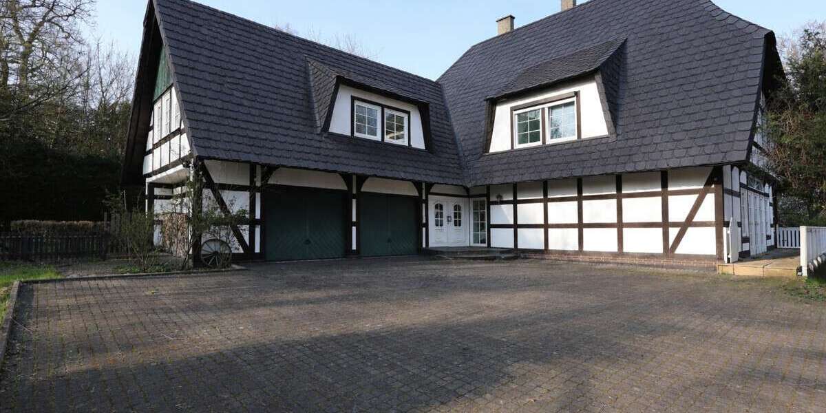 Exklusive Villa mit Wellnessbereich, Pool & großem Grundstück (inkl. Renovierung und neuem Dach) - Villa Hüllhorst | Angebot:27308745