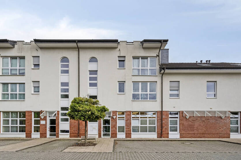 *** Lichtdurchflutete Dachgeschoßwohnung mit zwei sonnigen Dachterrassen in Top-Lage ***