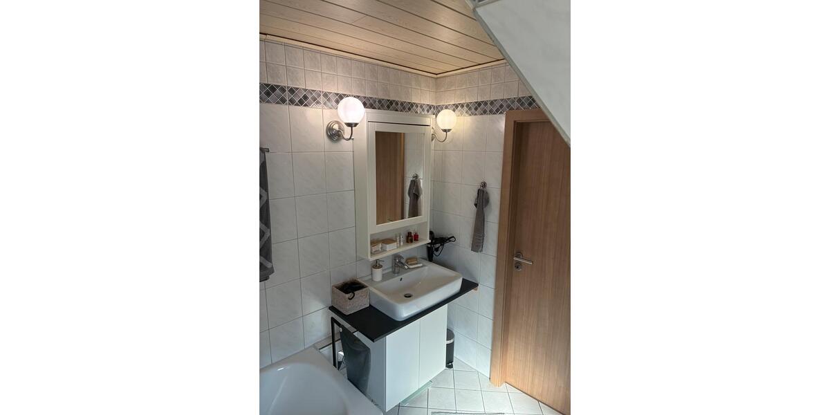 Dachgeschoßwohnung Bremerhaven Schiffdorferdamm - 3 Zimmer, 96 m&sup2;, 195.000&euro; | Angebot:25580552