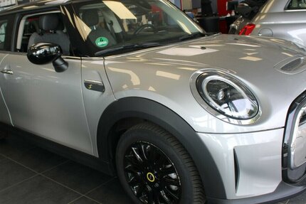 Mini Cooper SE Classic Trim 23.020 km 18.480 &euro; Euskirchen 53881