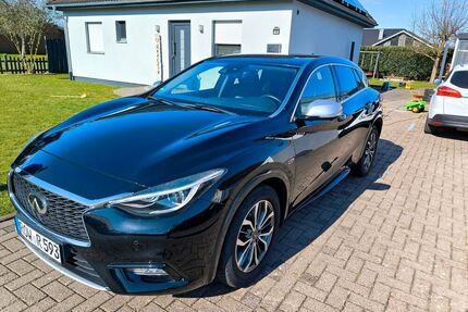 INFINITI Q30