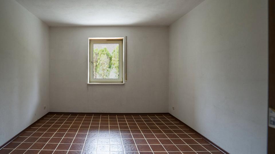 Erdgeschoßwohnung Bernried - 4 Zimmer, 127 m&sup2;, 250.000&euro; | Angebot:27010016