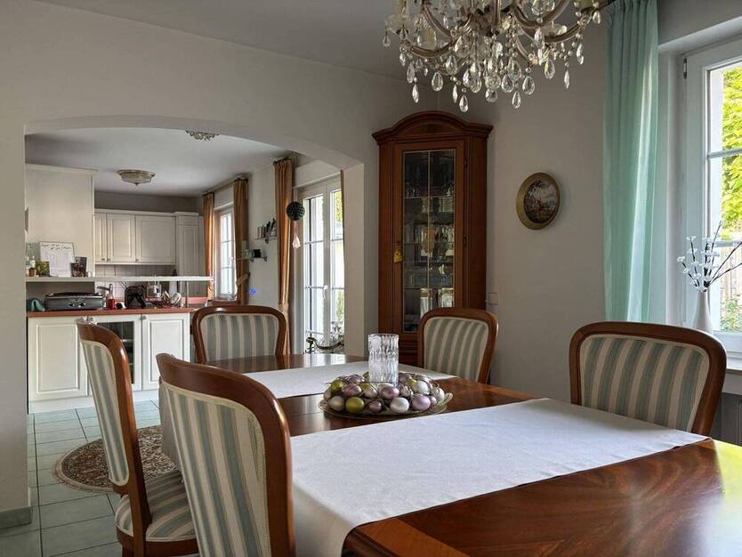 Solides Dreifamilienhaus auf Erbpachtgrundstück