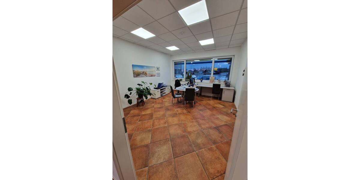 Großzügige Büros im EG mit direktem Zugang und Parkplätzen 4 zimmer