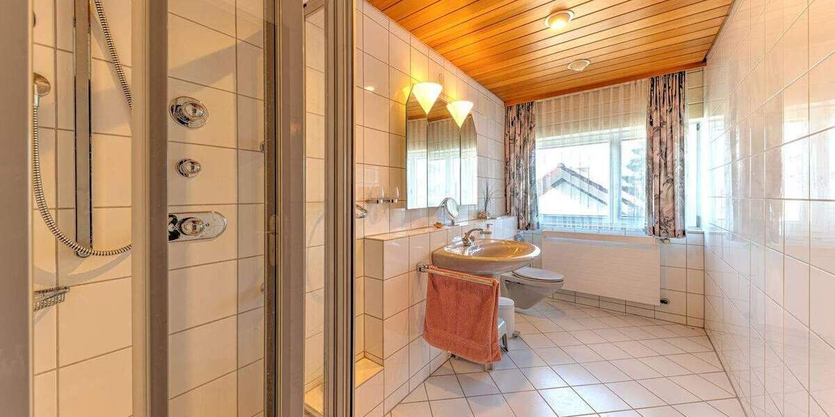 Einfamilienhaus Herrenberg - 6 Zimmer, 234 m&sup2;, 875.000&euro; | Angebot:25472242