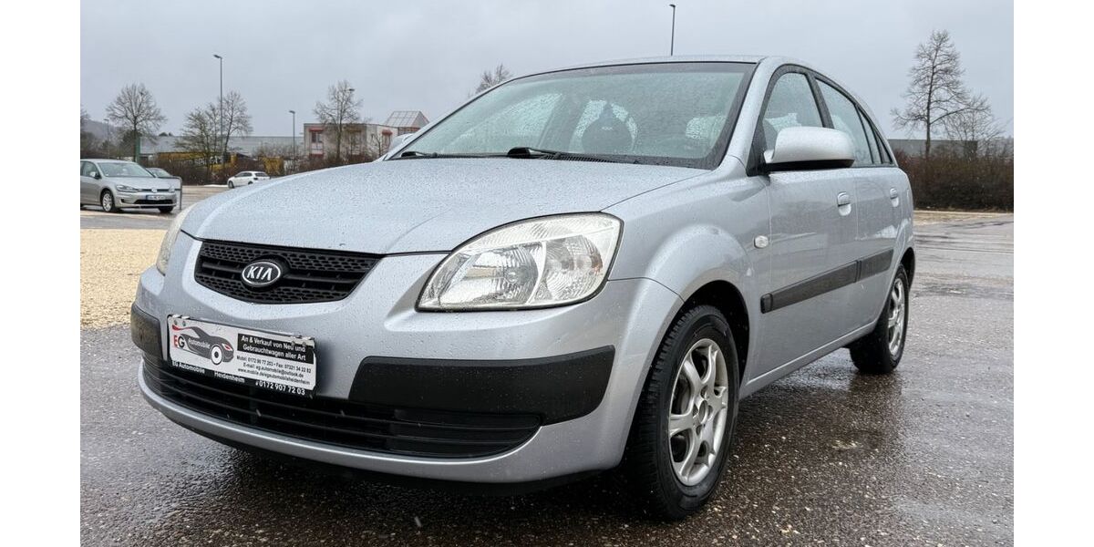 Kia Rio 152.000 km 1.690 &euro; Heidenheim 89520