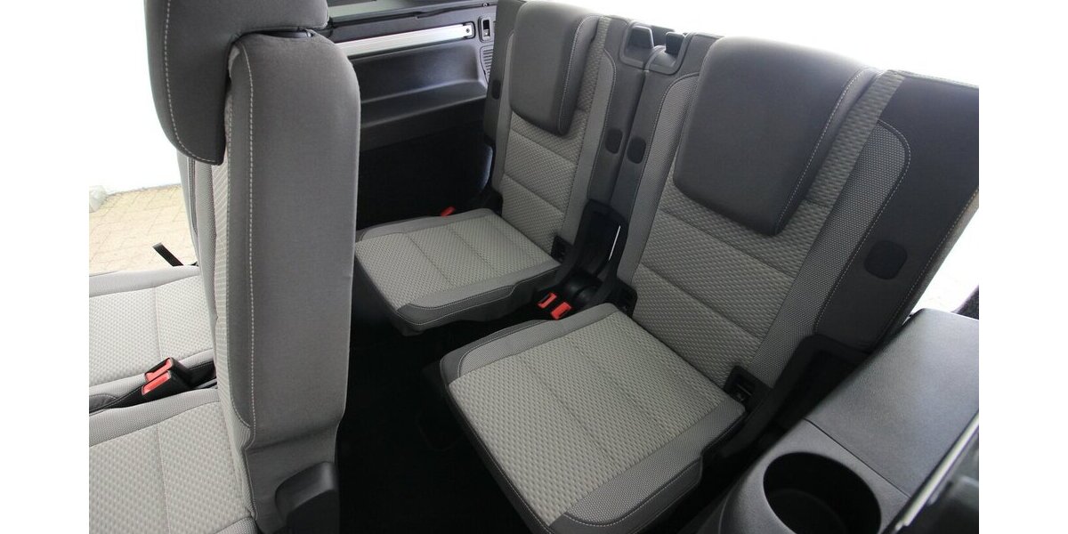 VW Touran 1.5 TSI 7-DSG Comfortline 7-SITZ+NAVI+AHK 25.069 km 32.790 &euro; Hagenow 19230