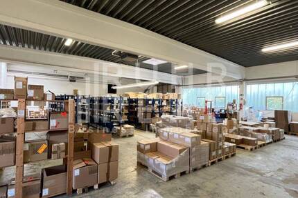 Lagerhalle | 2 Sektionaltore | moderne Büroflächen zimmer