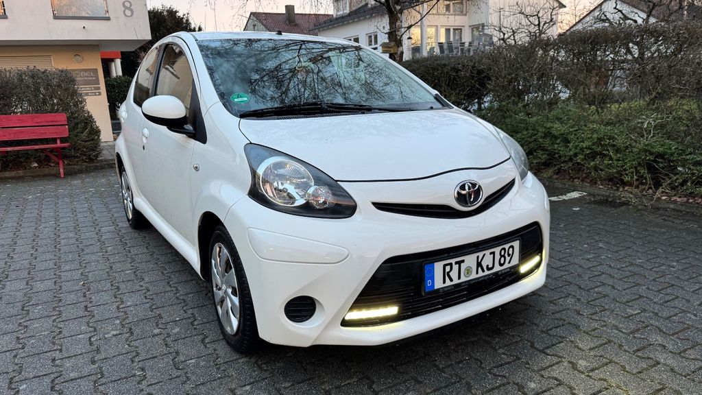 Toyota Aygo (X) 165.000 km 2.600 &euro; Reutlingen 72760