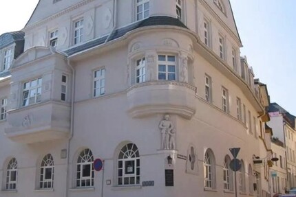 Imposantes Mehrfamilienhaus mit extra Grundstück 15 zimmer